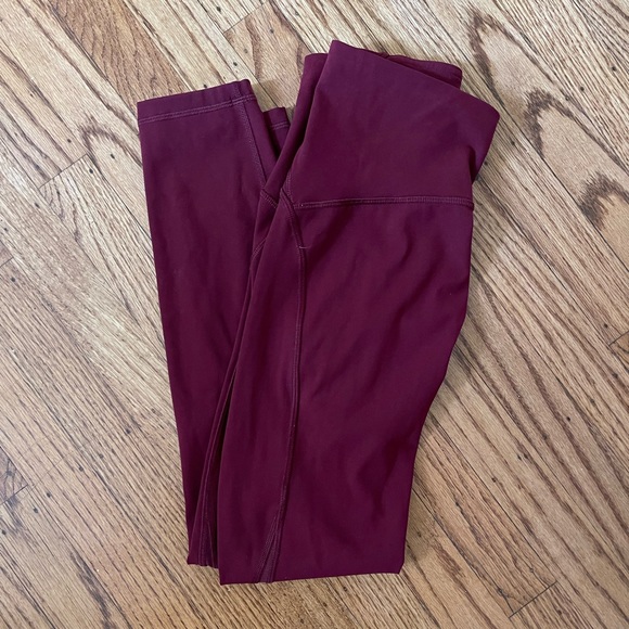 Lululemon train times sz 4 - Picture 2 of 4